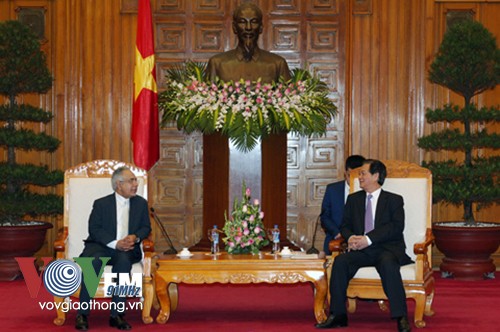 Premierminister Nguyen Tan Dung empfängt Saudi-Arabiens Botschafter Dakhil Al Johani - ảnh 1